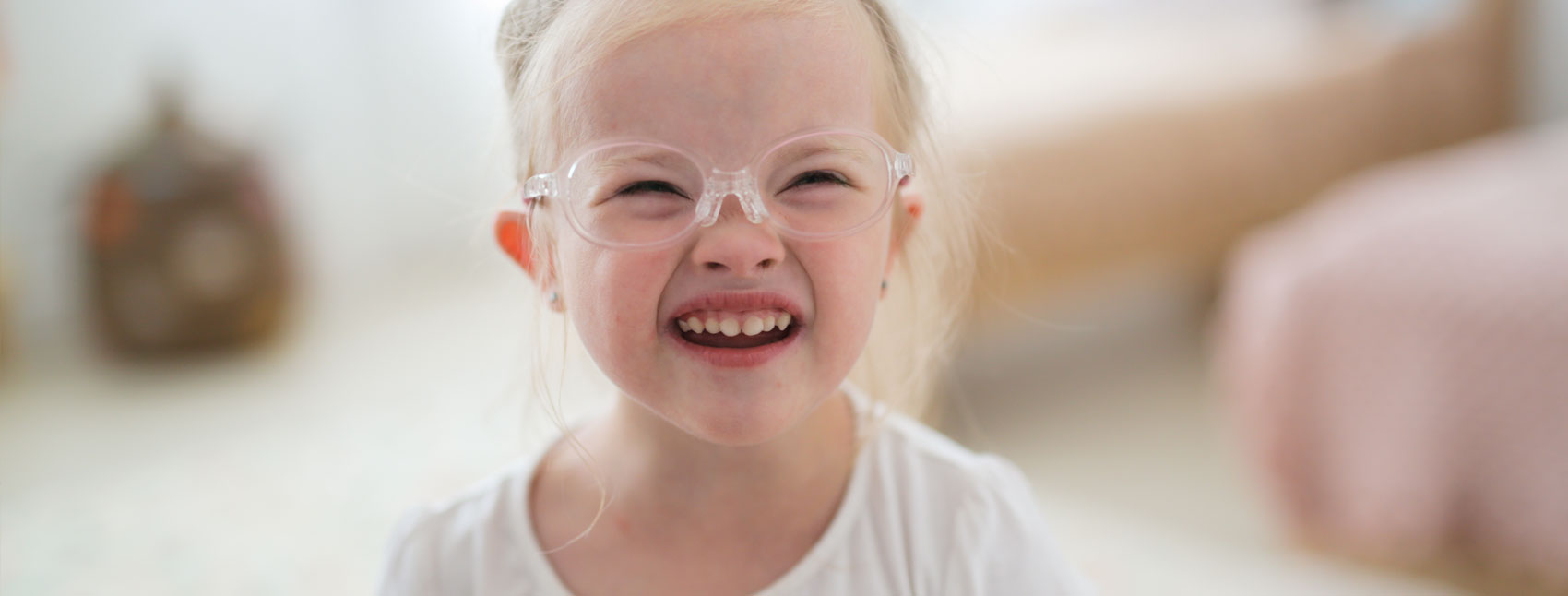 little-girl-wearing-glasses